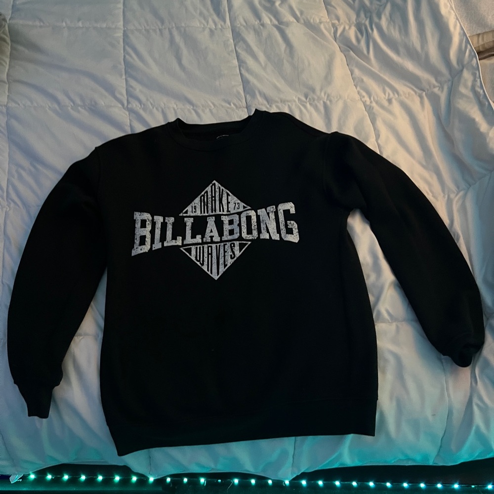 Billabong black crew neck